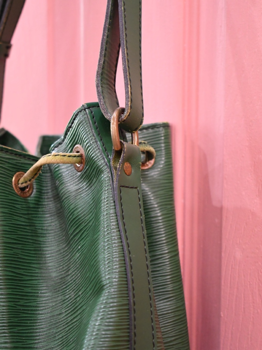 Louis Vuitton Green Epi Leather Drawstring Bucket Shoulder Bag - Picture 8 of 11